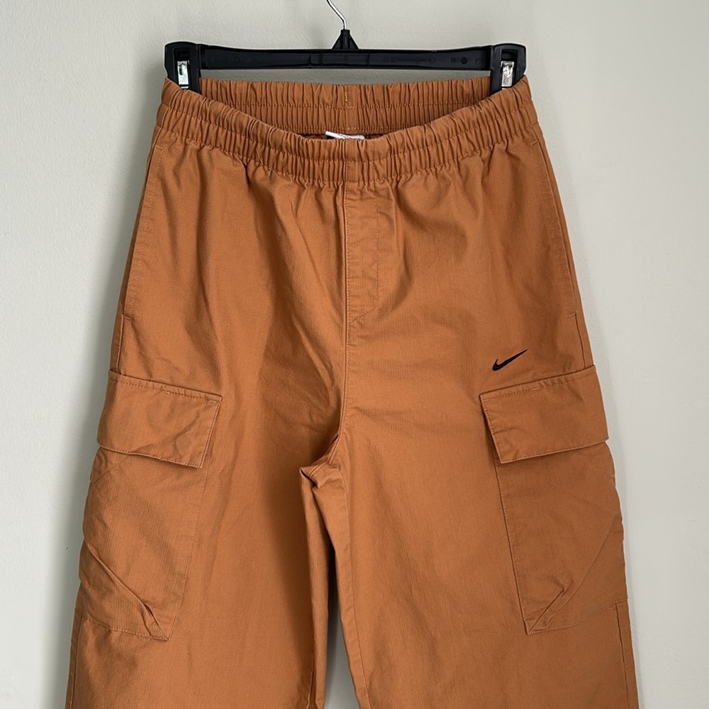 Nike women’s Cargo Joggers - Picture 7 of 9